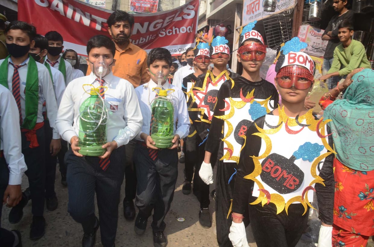 Students took out traffic awareness rally
