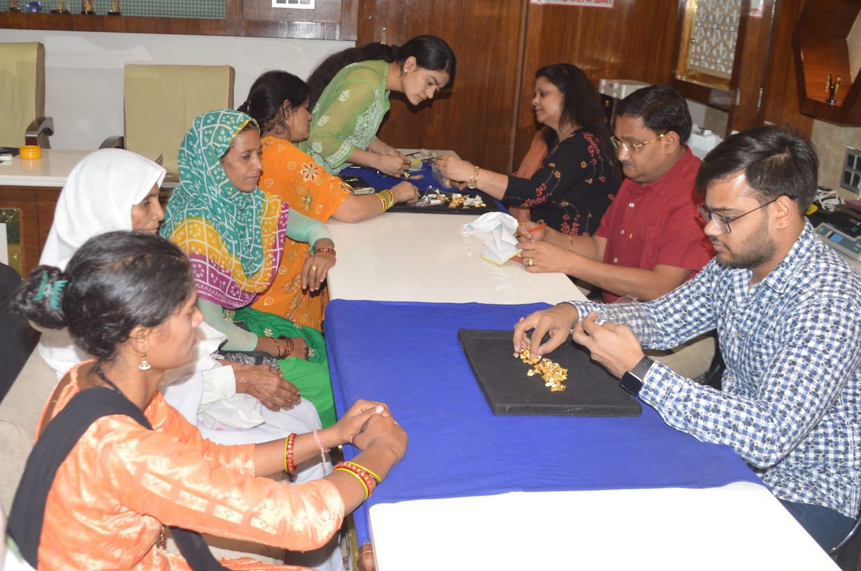 Hathras: Market decorated for Dhanteras, there will be business of crores