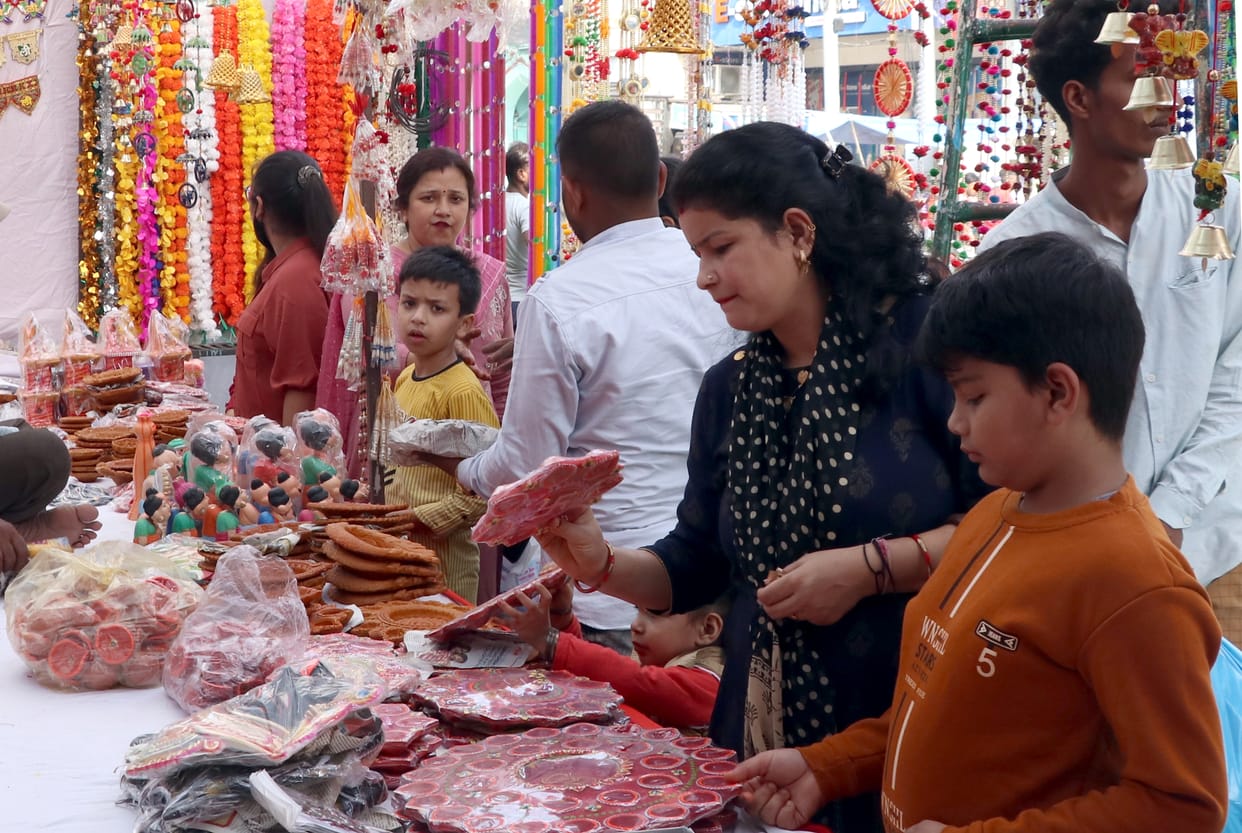 Market ready to woo buyers on Diwali