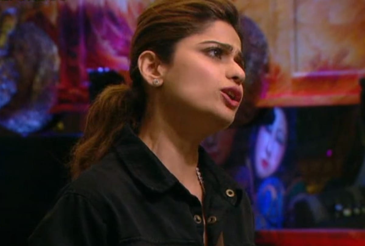 bigg boss 15 shamita shetty gets angry on karan kundrra says you used a vulnerable side to me at the wrong time