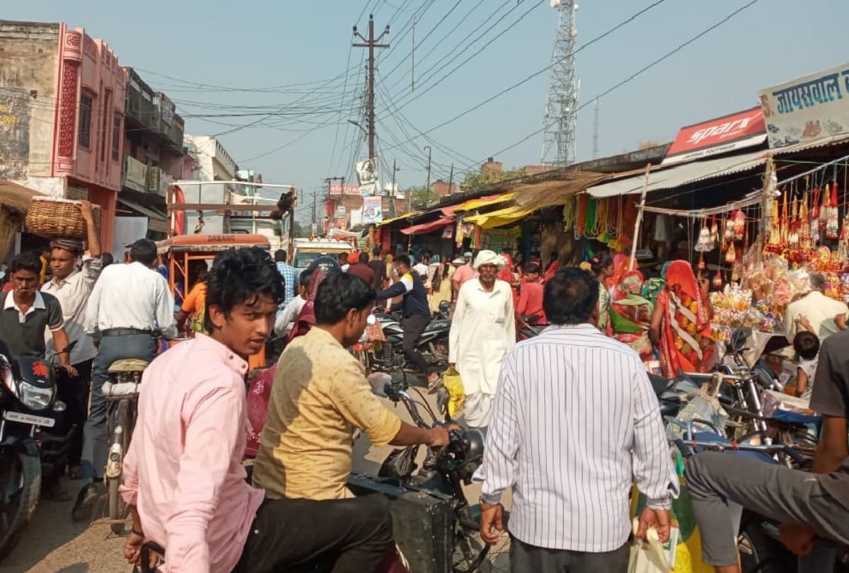 people regardless of corona in excitement of festival in UP