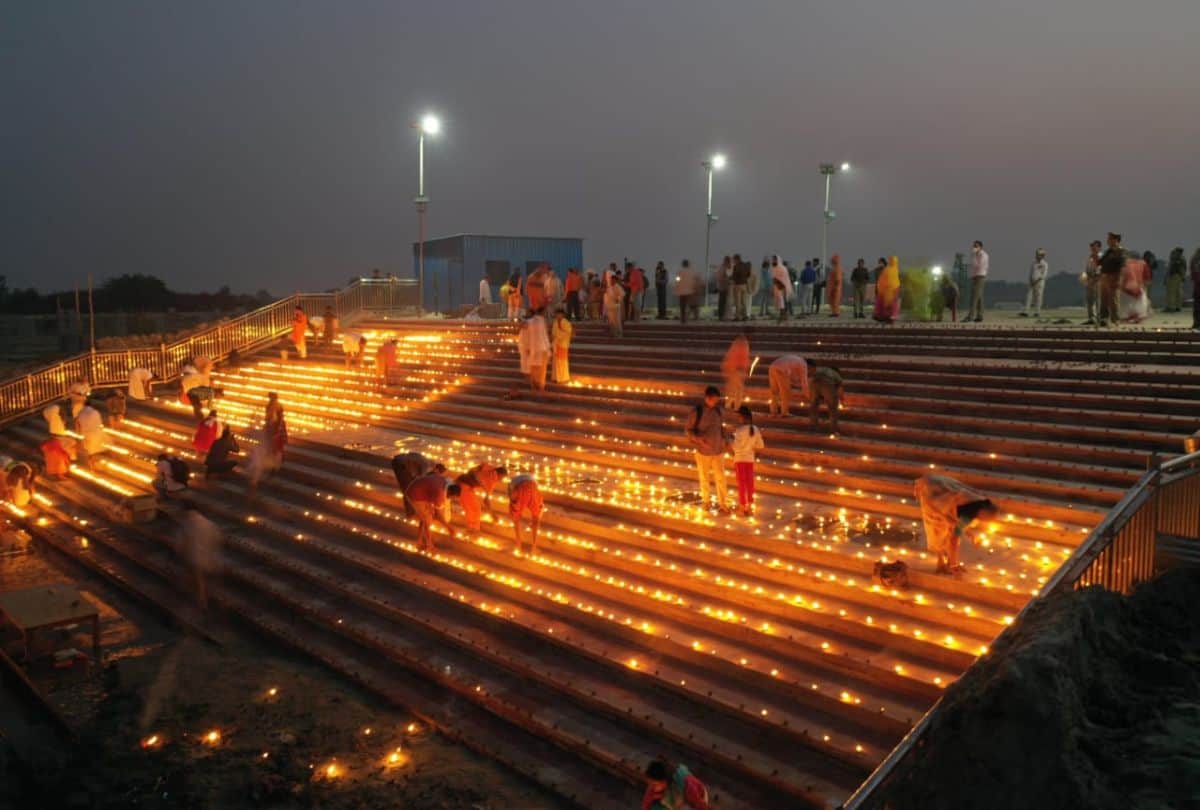 Widows Cerebrates Deepawali Deepdan At Keshi Ghat