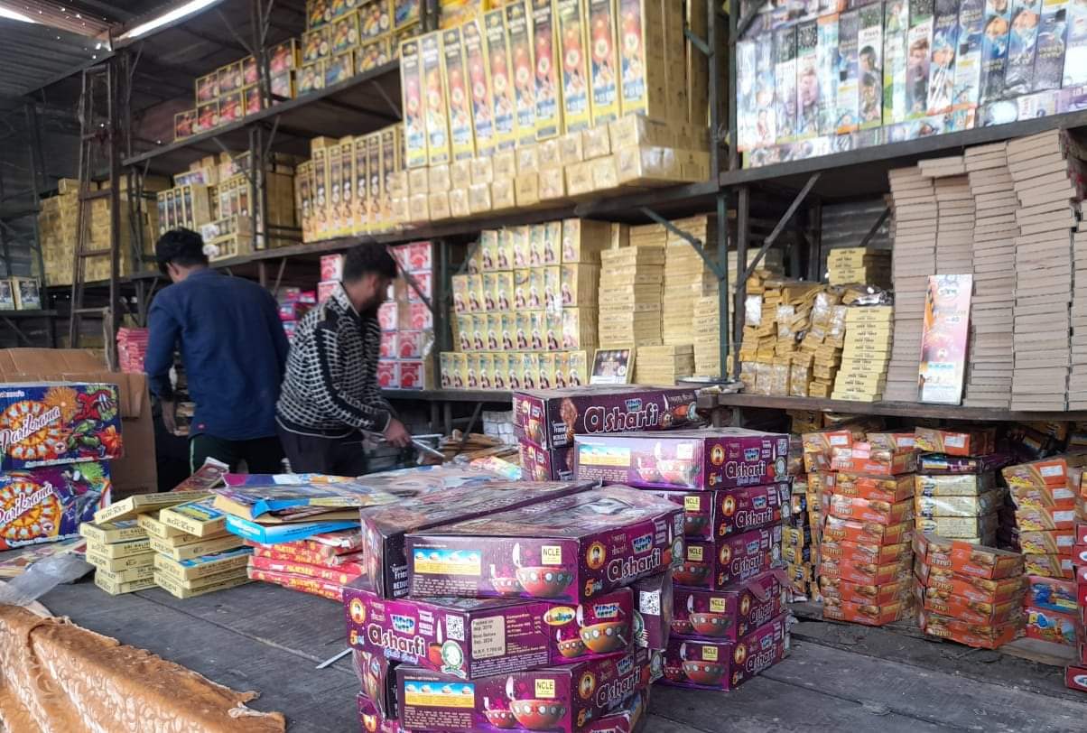 Diwali firecrackers in market in name of Article 370 and 35 A in Jammu and Kashmir