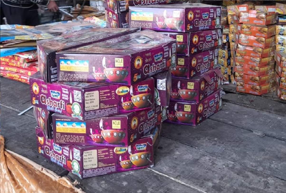 Diwali firecrackers in market in name of Article 370 and 35 A in Jammu and Kashmir