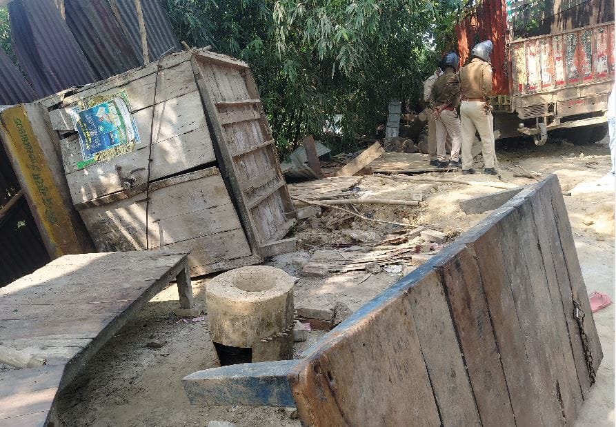 Road accident in ghazipur six killed as truck rams into tea stall on day of Dhanteras see photos
