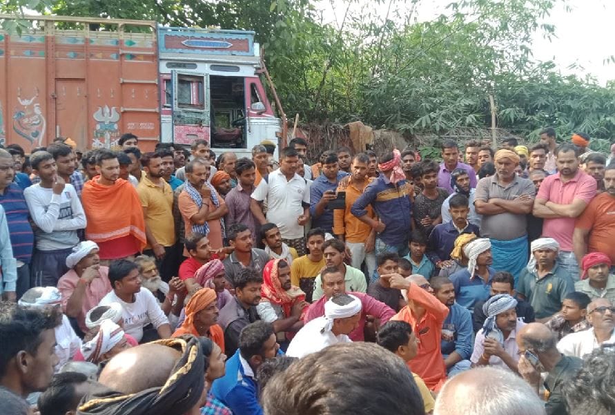 Road accident in ghazipur six killed as truck rams into tea stall on day of Dhanteras see photos