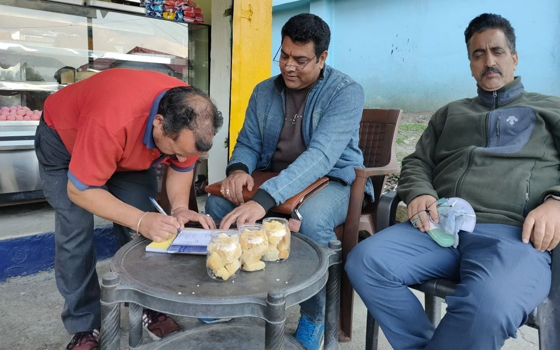 sweets Samples filled from Banikhet, Bathri and Chuvadi