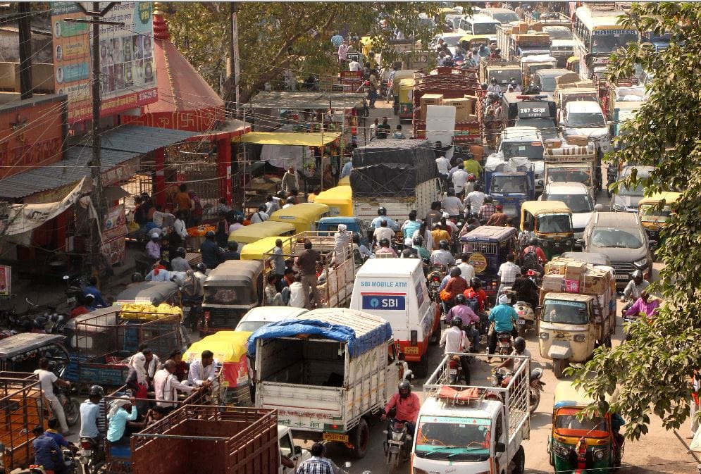 Traffic management collapsed in Varanasi everywhere road jam in city on dhanteras and diwali