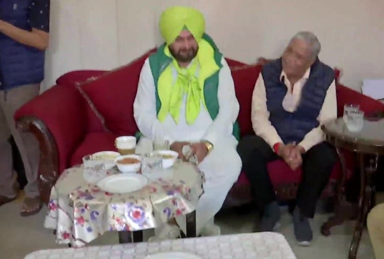 Punjab CM Charanjit Singh Channi and Navjot Singh Sidhu reach Uttarakhand