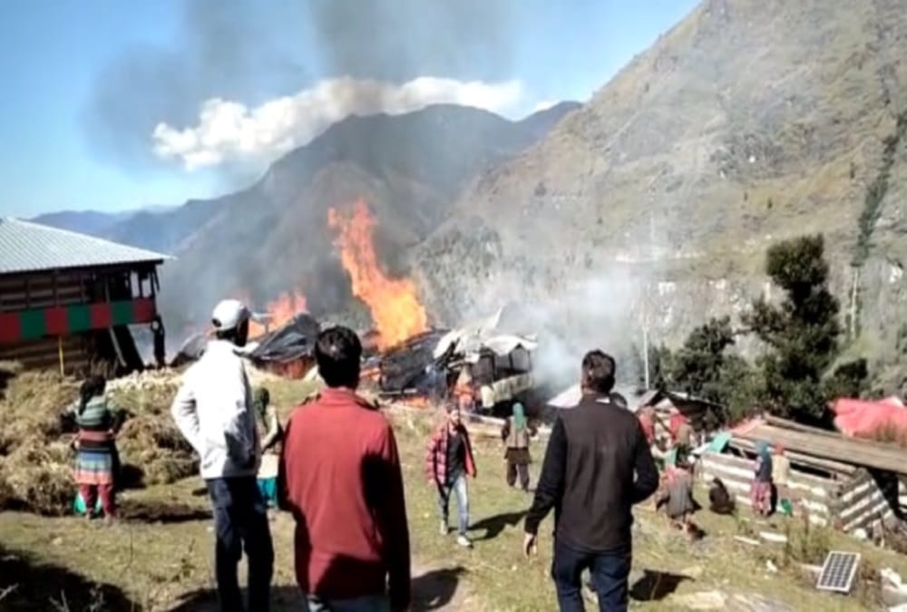 Uttarkashi News: Fire Broke Out in Four House for Purti Village
