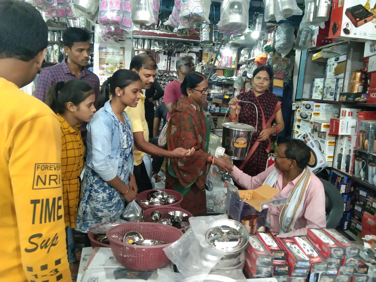 Money rained on Dhanteras, turnover of fifty crores
