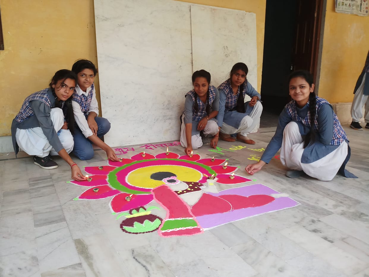 Mathura: Rangoli, thal decoration and lamp competition organized