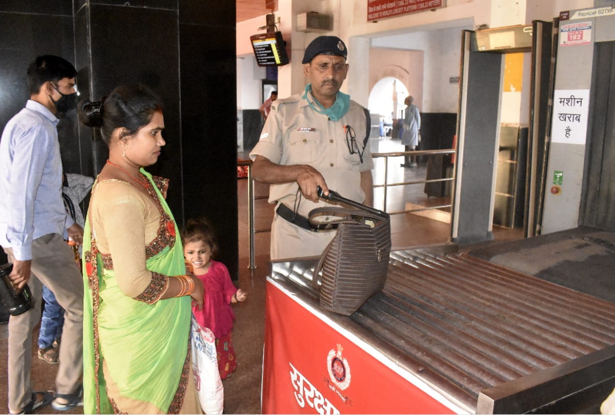SSP instructed to keep security alert Due to crowd in Gorakhpur on Dhanteras Deepawali and Chhath festival