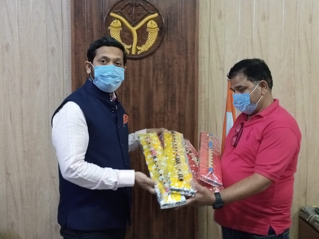 The District Magistrate sent the flute of Pilibhit to all the districts