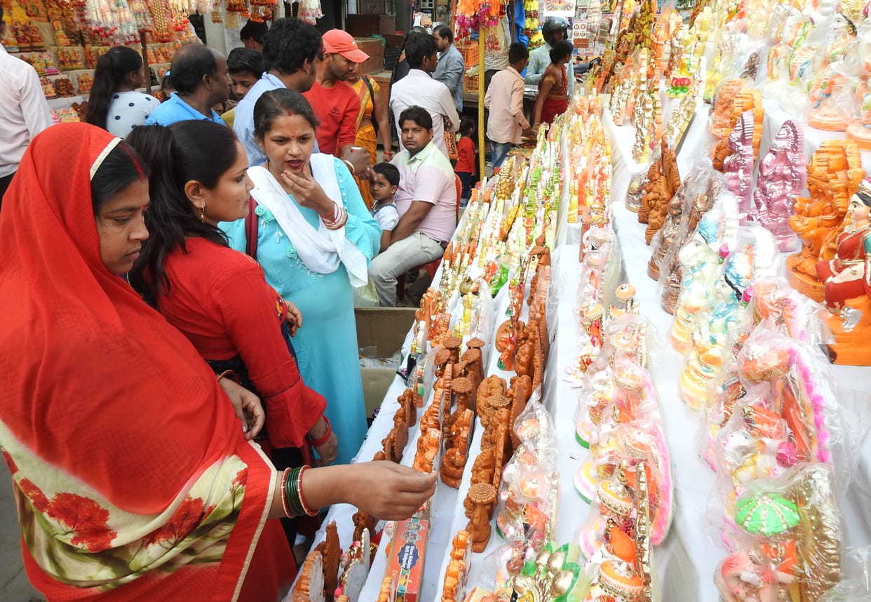 Dhanteras: Dhanteras rained in utensils and jewelers market, turnover of 50 crores