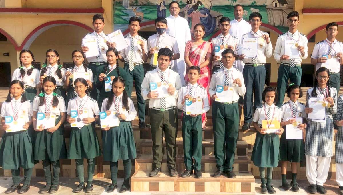 Medals and certificates distributed to Olympiad winners