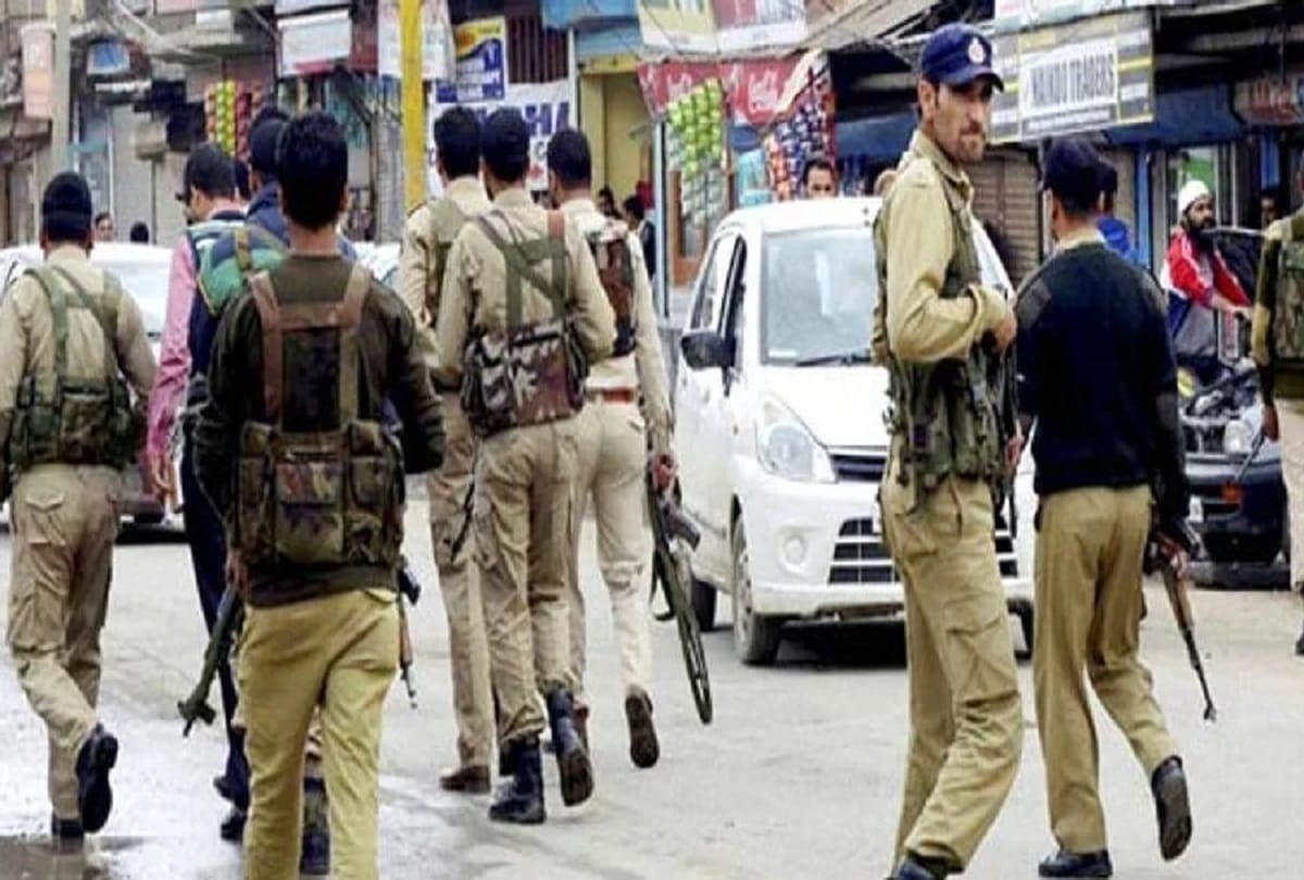 Two smugglers running drug network up to Punjab arrested, 830 kg husk found in truck from Narwal