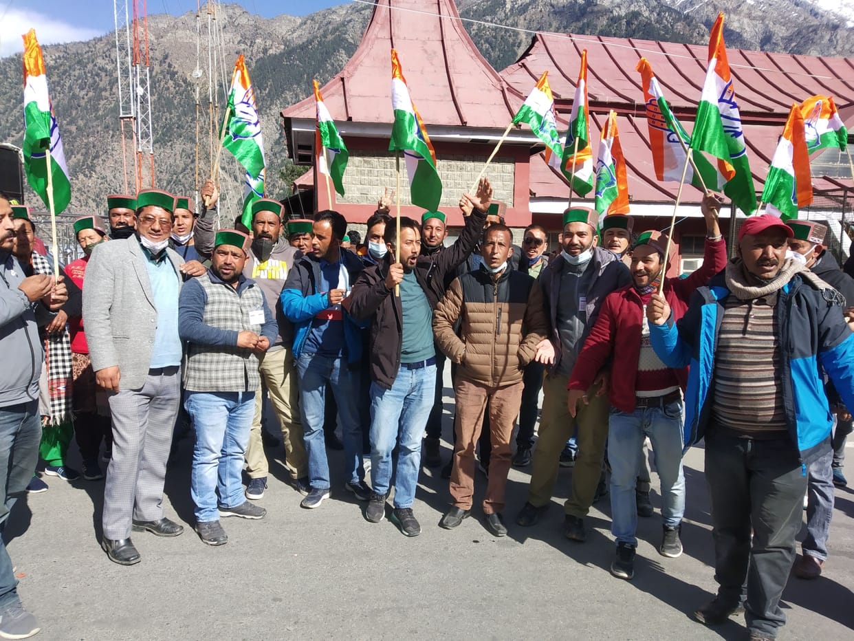 congress take lead from kinaur in by elctional mandi loksabha