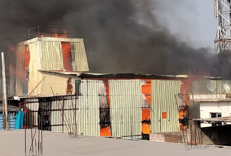 Massive fire broke out in furniture factory in Panchkula of Haryana