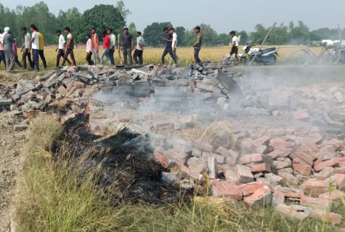 Blast while making crackers in Naseerabad Raebareli.