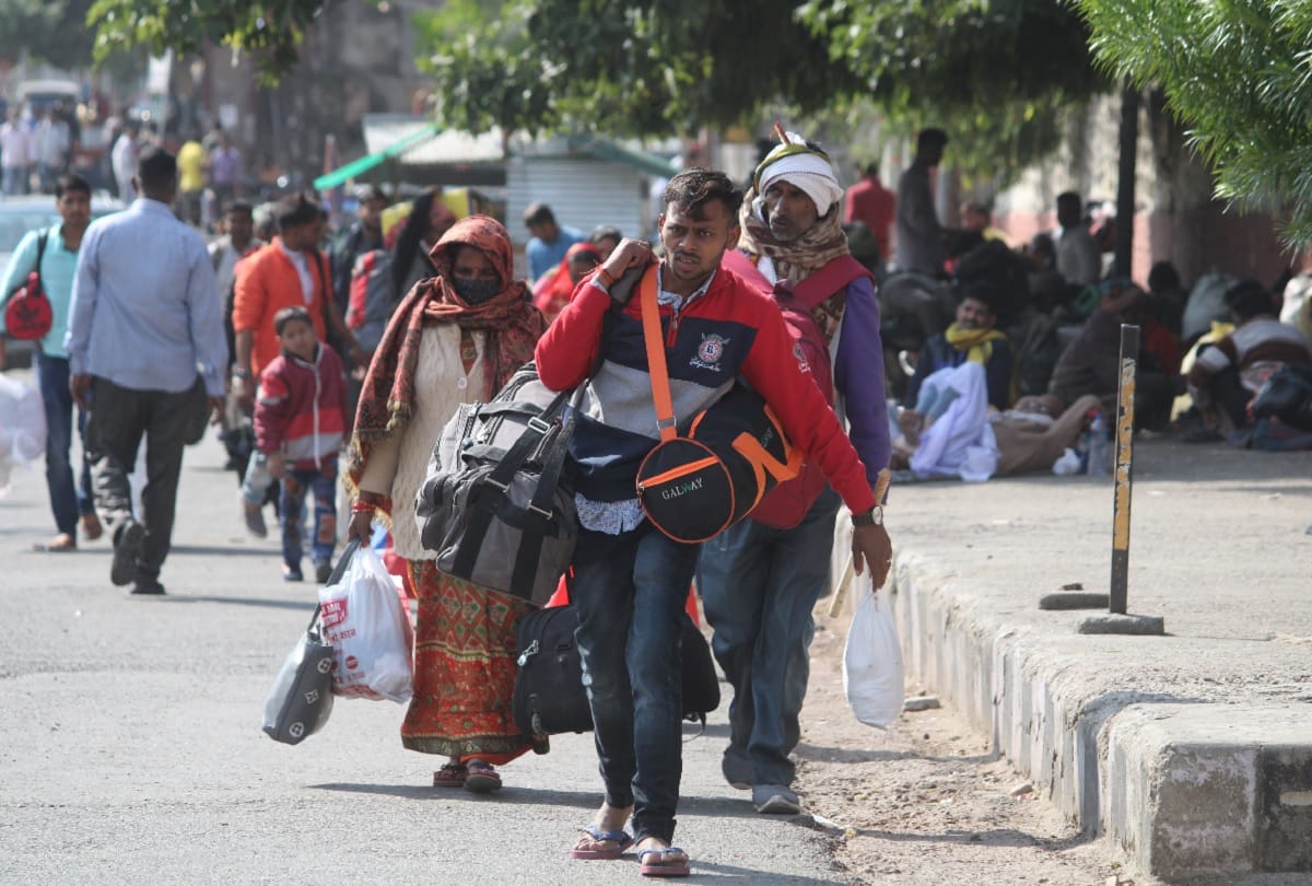 Crowd of people at Jammu railway station, passengers upset due to non-availability of tickets