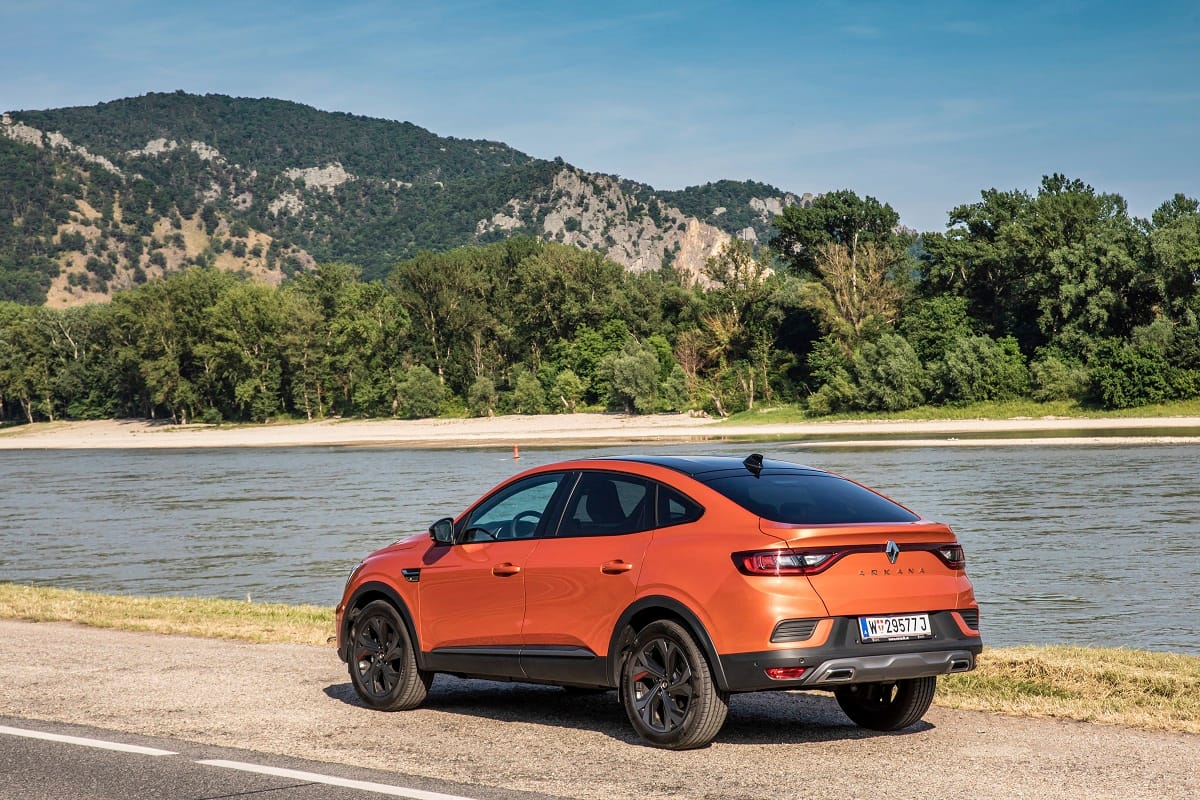 Upcoming SUV in India: renault india revealed teaser for new upcoming suv Renault arkana 2021, Kia seltos, Hyundai Creta and MG Astor rival