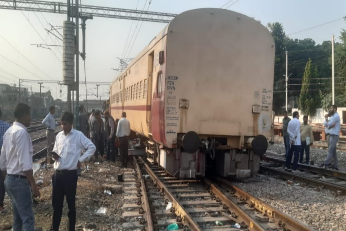 Saharanpur: Nauchandi Express bogie Wheels derailed during shunting