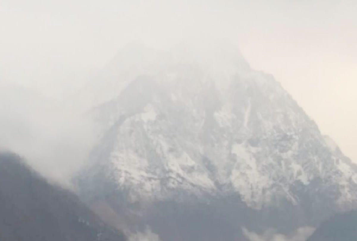 himachal weather update: Fresh snowfall in high peaks including Rohtang, Sach pass road closed