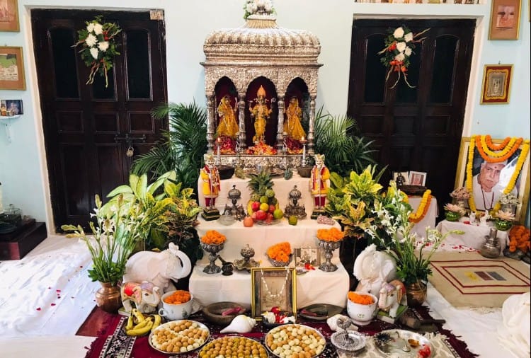 Shree Dhanvantari Temple, Marukeri, Murkodi, Karnataka, फ़ोन +91 99021 ... Good morning vietnam cast