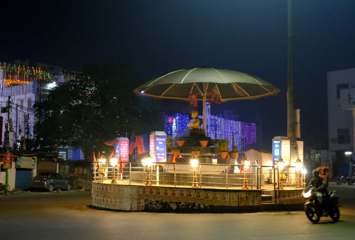 Ornamental lights enhance beauty of Gorakhnath temple road in CM City gorakhpur