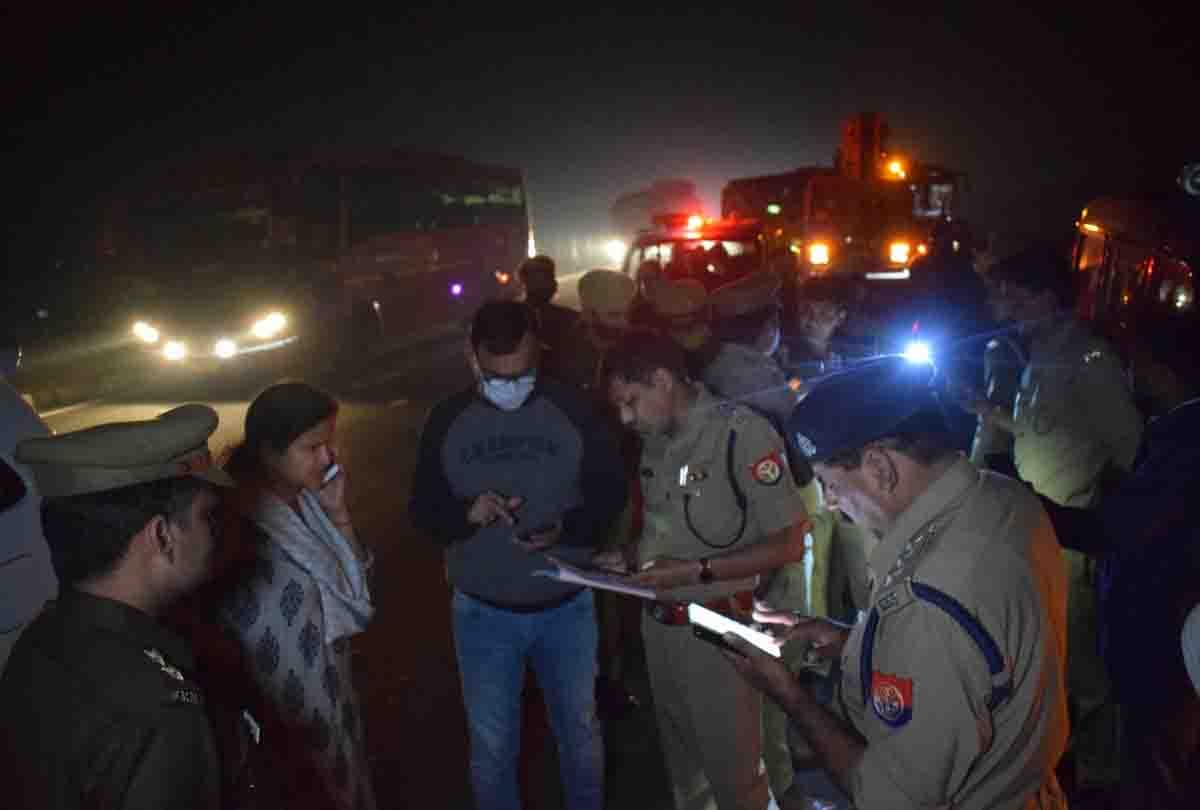 Etawah: Five vehicles collided one by one on the expressway, seven people injured