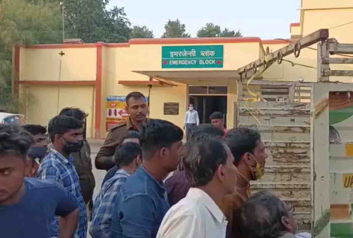 Car overturns in truck collision in Unnao, four died
