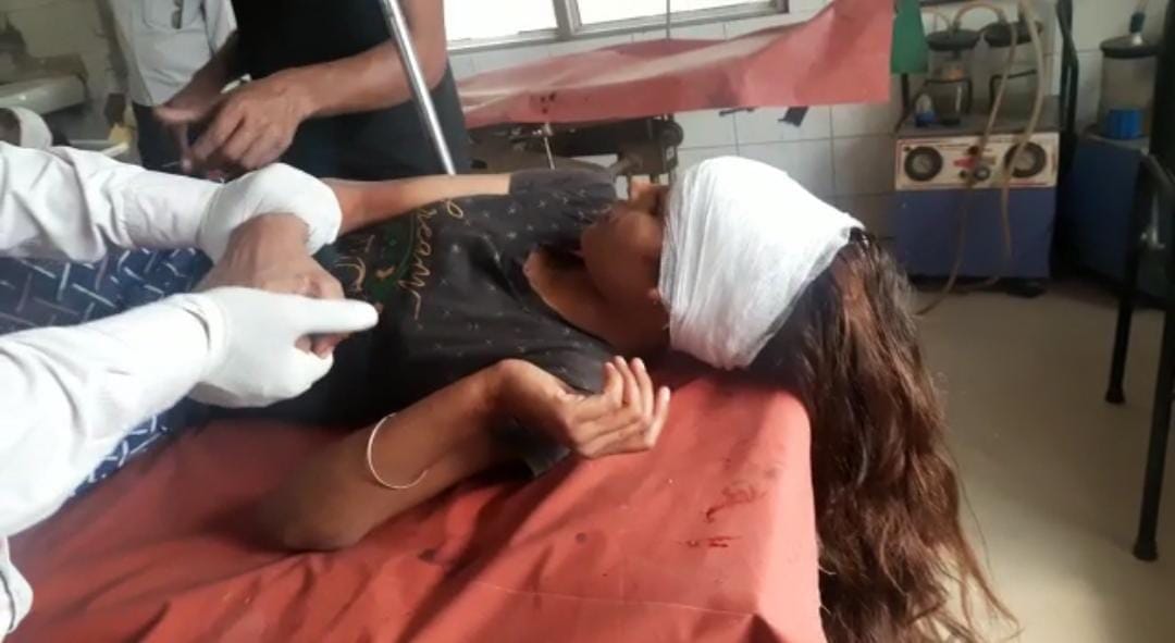 11 injured including father and daughter in stone pelting and firing in Avagarh