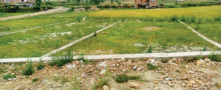 Agra: दलालों के चंगुल में फंस कर गंवा रहे गाढ़ी कमाई, ध्वस्त हो रहीं कॉलोनियां; ऐसे कर सकते हैं बचाव