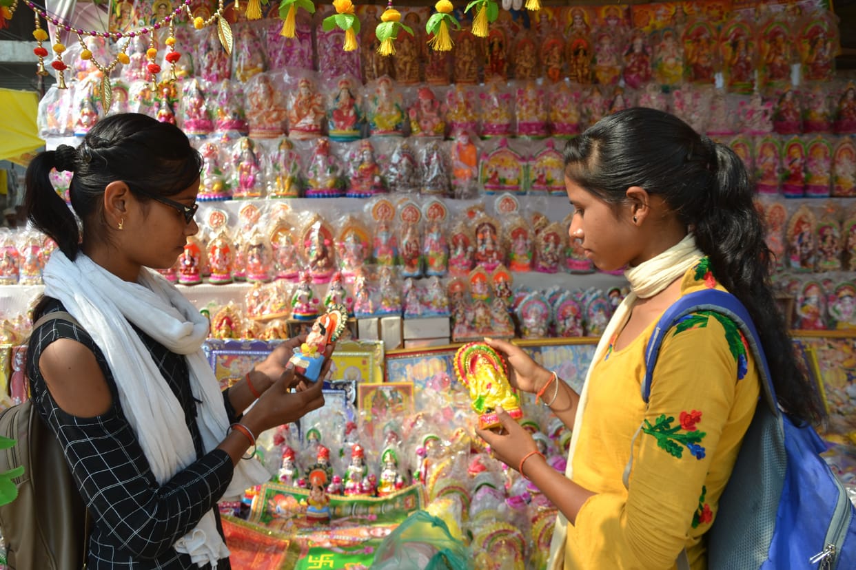 Market swings on Dhanteras, estimated business of 15 crores