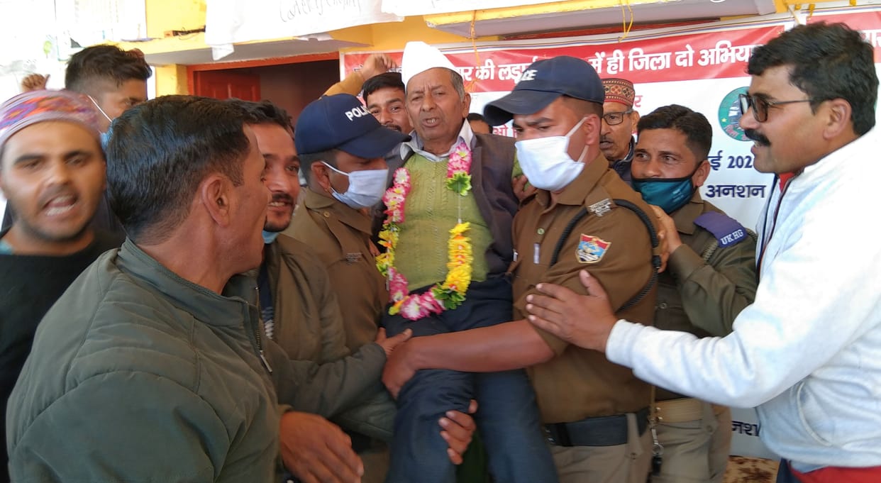 Forcibly picked up the elderly fasting