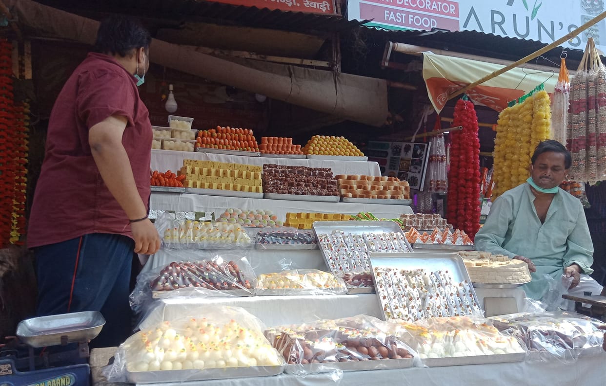 Sweets being sold without writing the use date