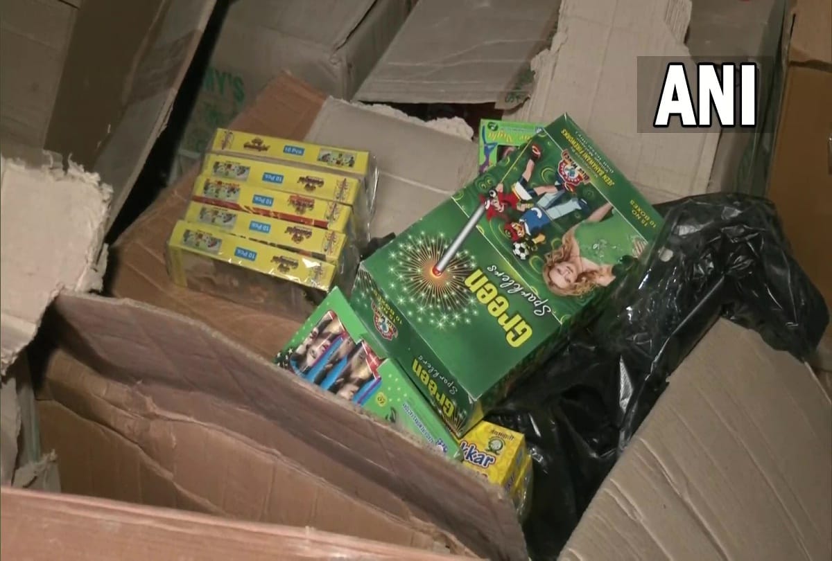 Delhi Police and Central Delhi District Administration seized crackers seven people from Etah arrested