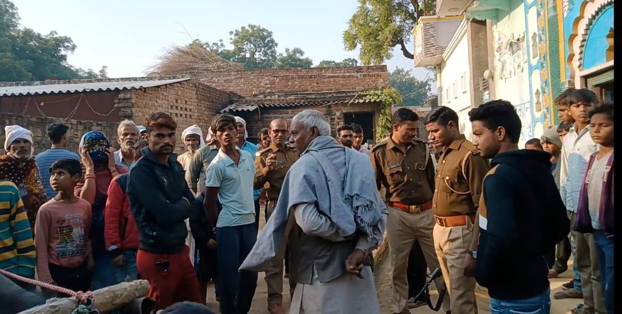 Hathras: After the fight, the people of the Scheduled Castes wrote 'Sale Hai' on the houses