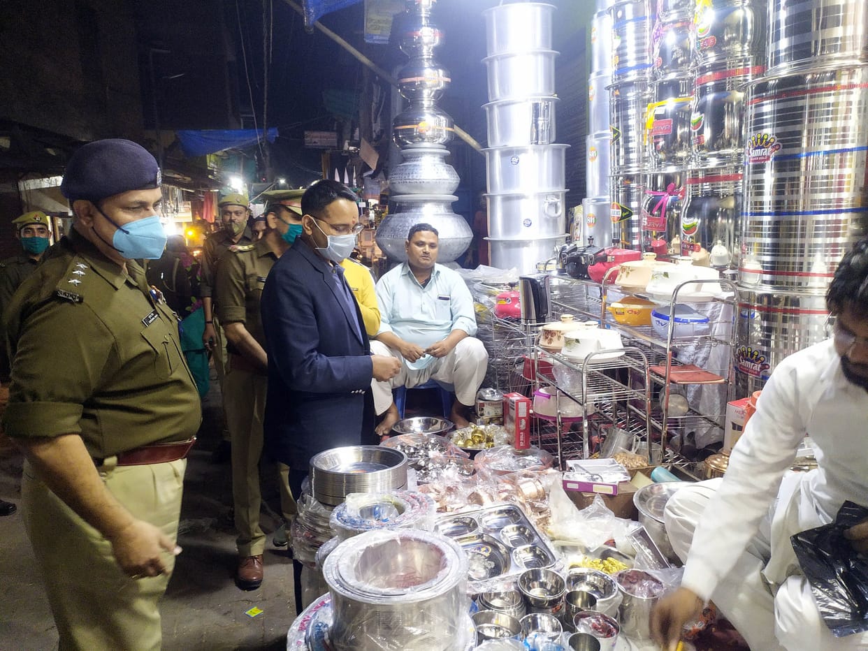 Hathras: SP Vineet Jaiswal bought lamp on Dhanteras