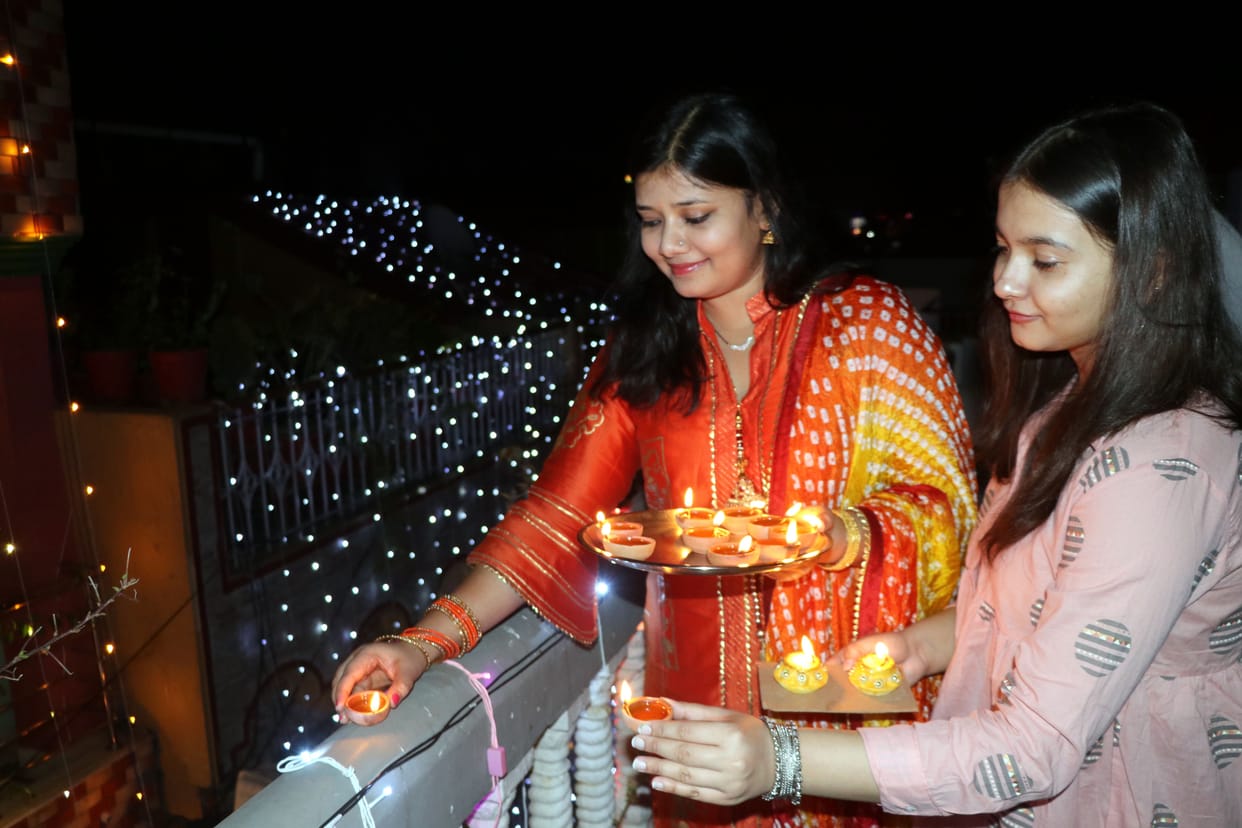 Today is 06:09 pm auspicious time for Lakshmi Puja