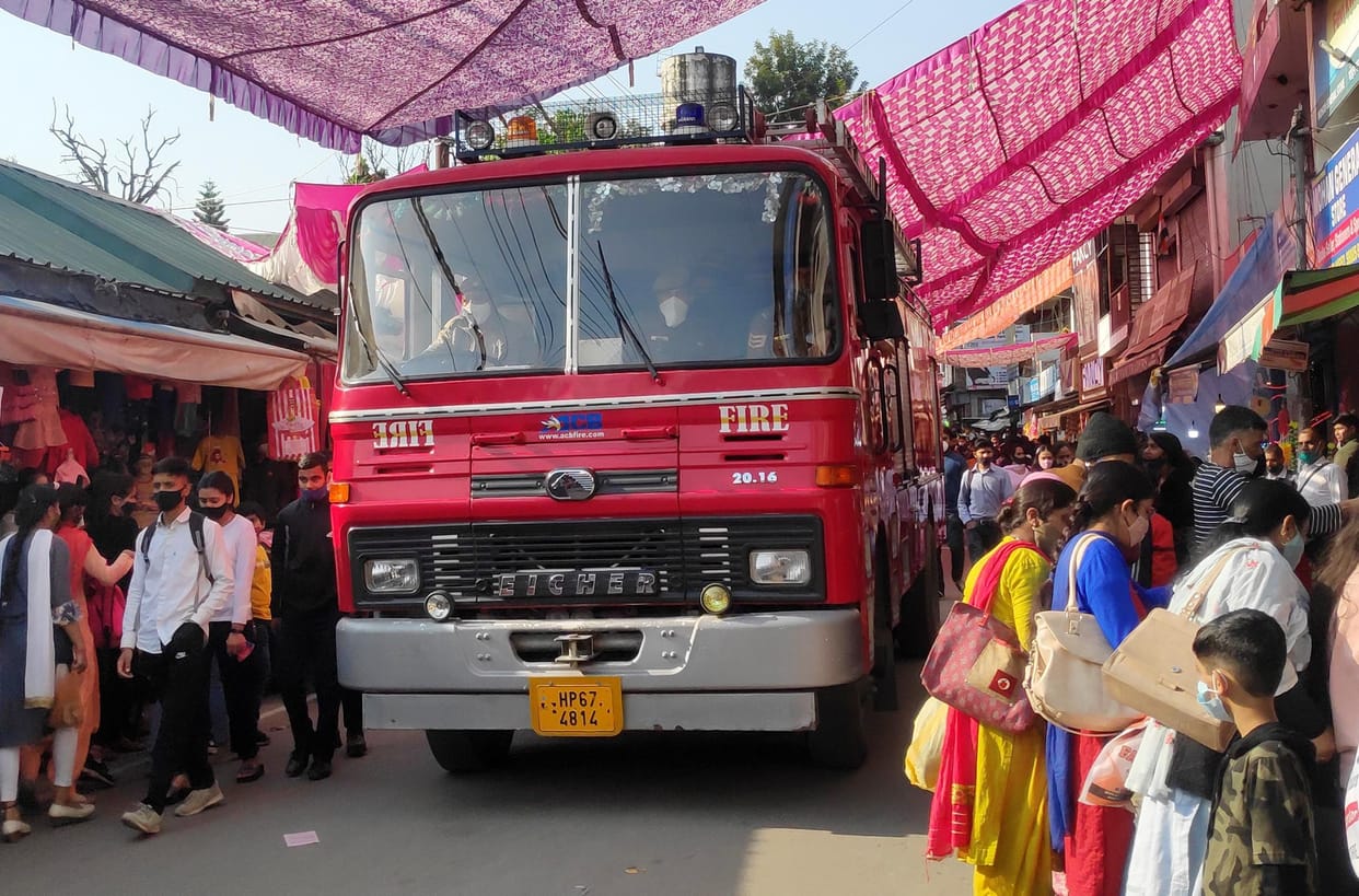 Four fire engines deployed, up to six employees' leave canceled