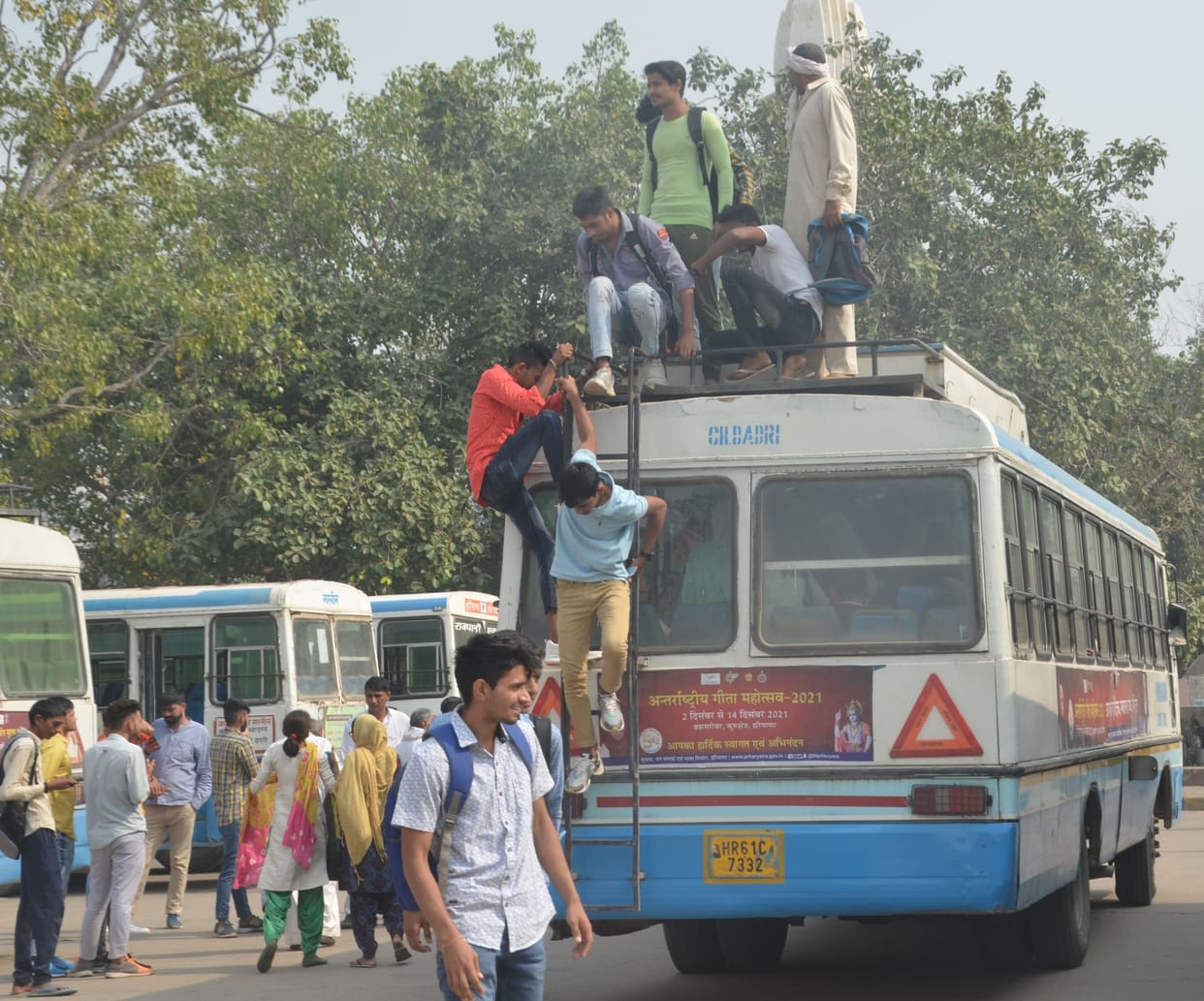 Passengers gathered on Diwali, roadways buses made 60 extra rounds