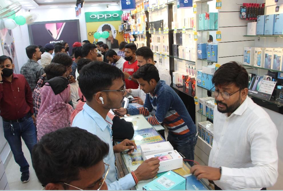 dhanteras 2021 800 crores business in Varanasi bullion auto mobile crockery traders giggled