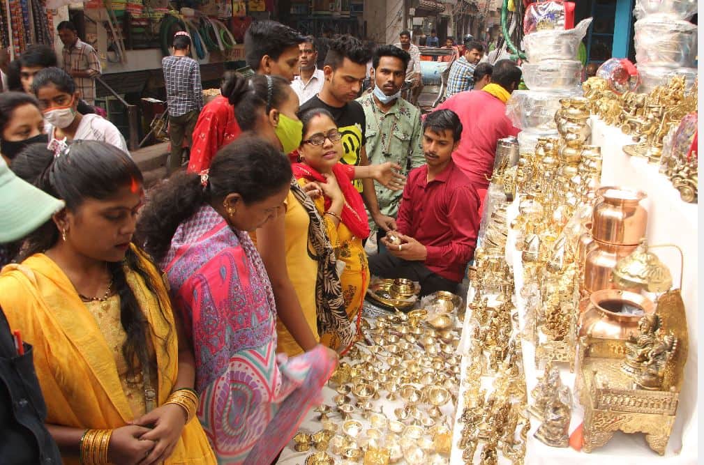 Diwali 2022 Many special coincidences of shopping before Dhanteras Maa Mahalakshmi  grace will rain