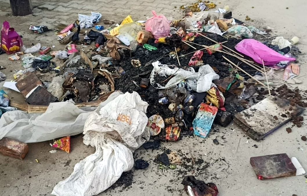 Fire in ice cream and bakers' shop, accident caused by short circuit, goods worth three lakhs burnt