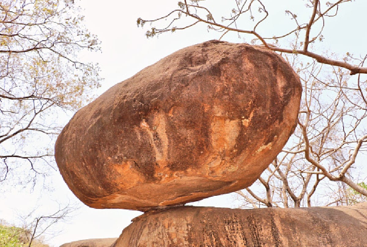 Balancing rock of Jabalpur has remained a mystery for many years even an earthquake of magnitude 6.2 could not shake it