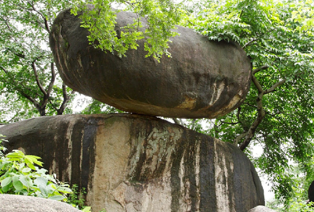 Balancing rock of Jabalpur has remained a mystery for many years even an earthquake of magnitude 6.2 could not shake it