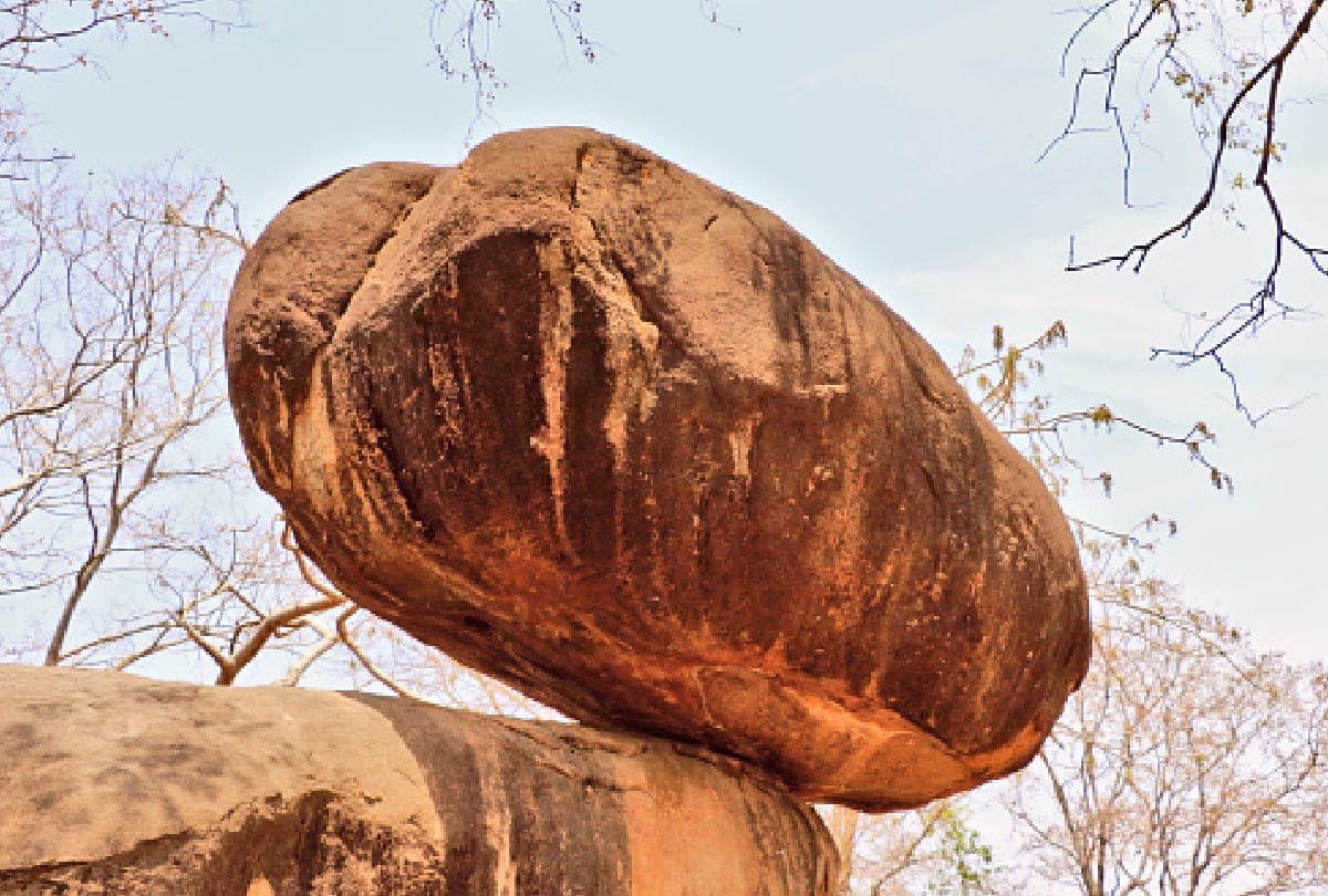 Balancing rock of Jabalpur has remained a mystery for many years even an earthquake of magnitude 6.2 could not shake it