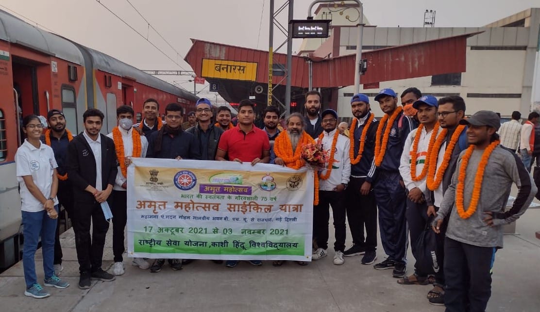 Team of BHU NSS volunteers returned from Delhi who wnet out on cycle yatra on 17 October